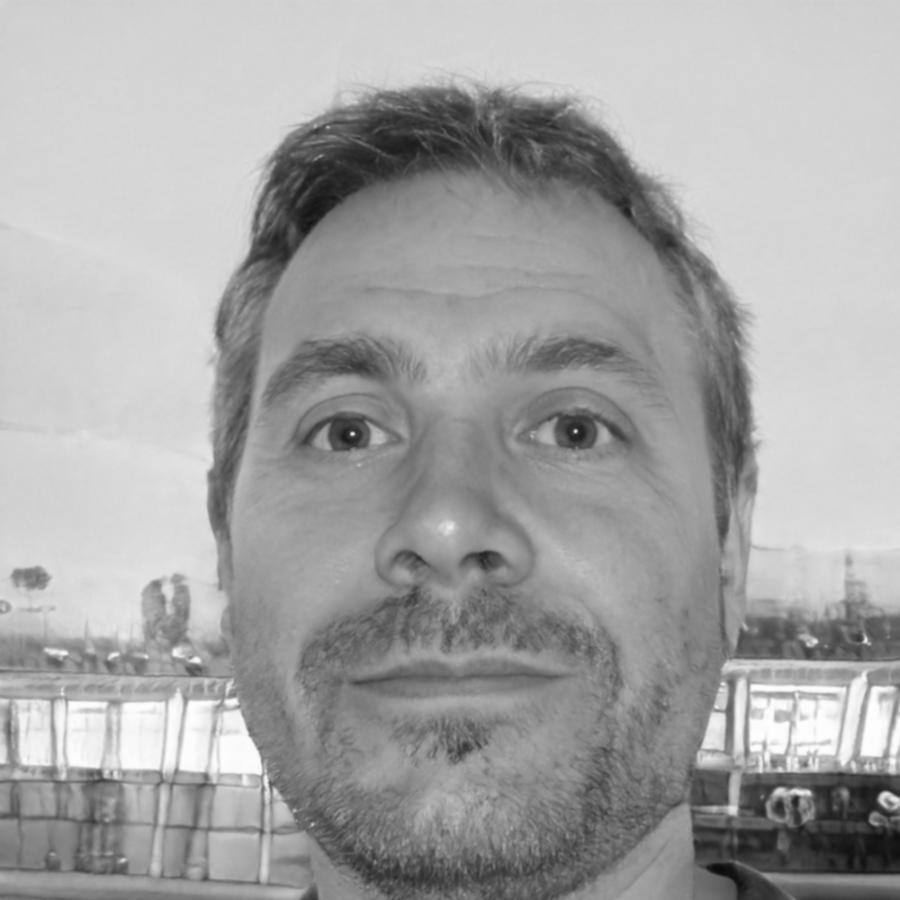 Instructor de finanzas empresariales con experiencia práctica